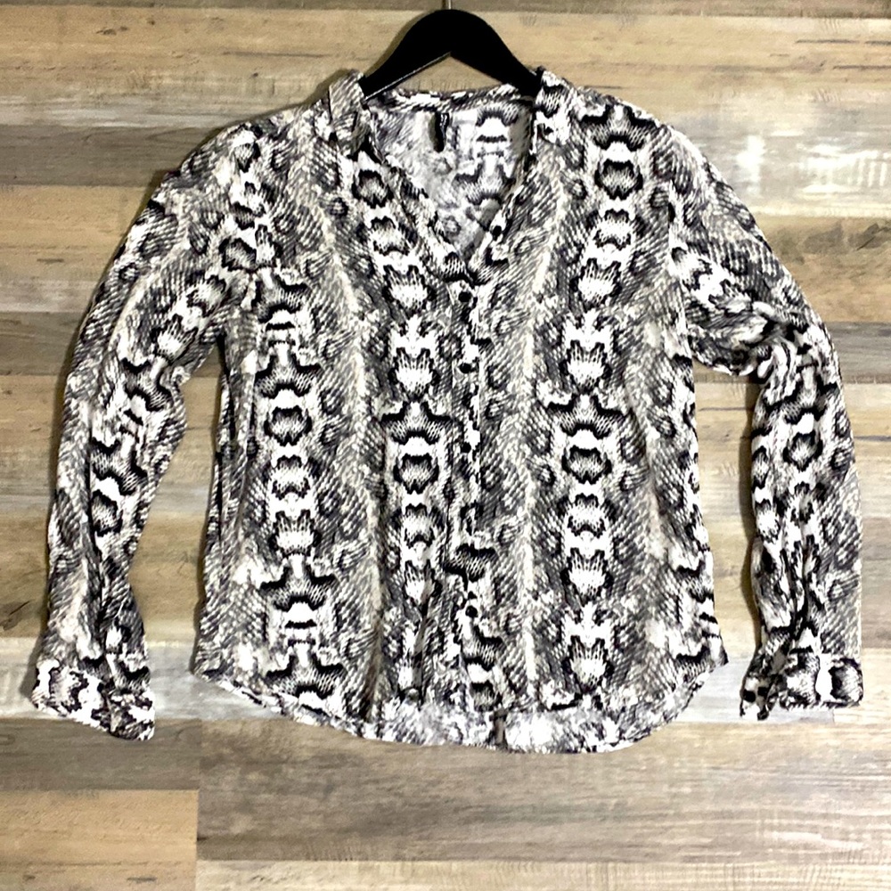 H&M Divided snake print button down shirt Sz 2.